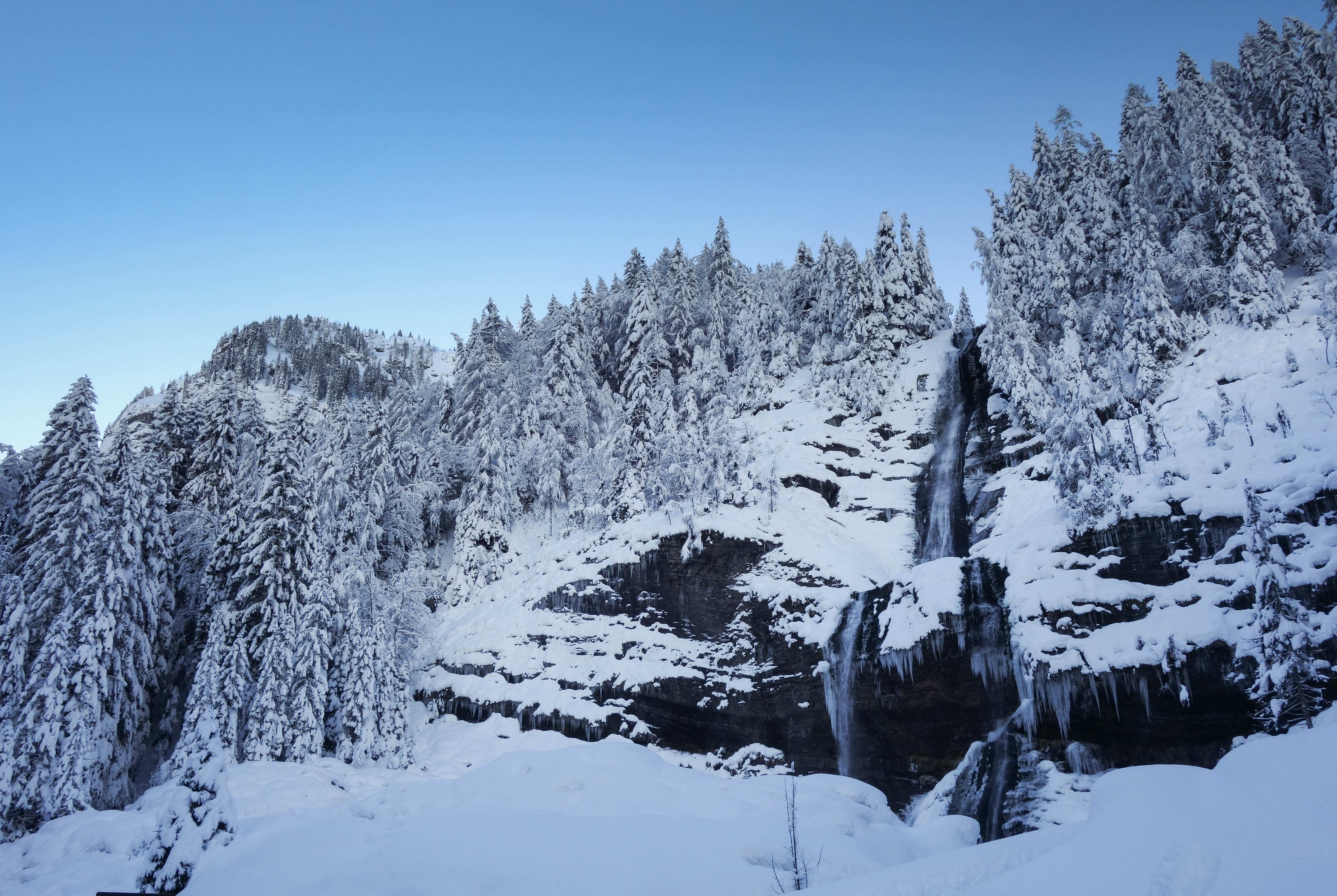 Cascade du rouget sous la neige