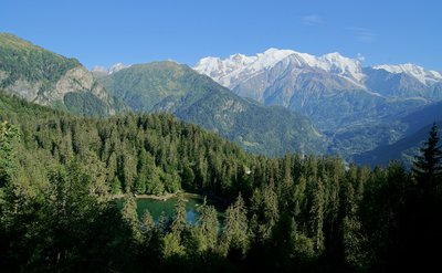 Le lac Vert et le Mt Blanc en arrière fond